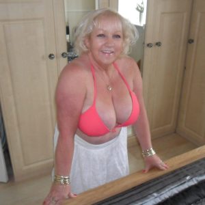 Vieux machins et j’en veux plus Évelyne - rencontre-Cougar-Valence